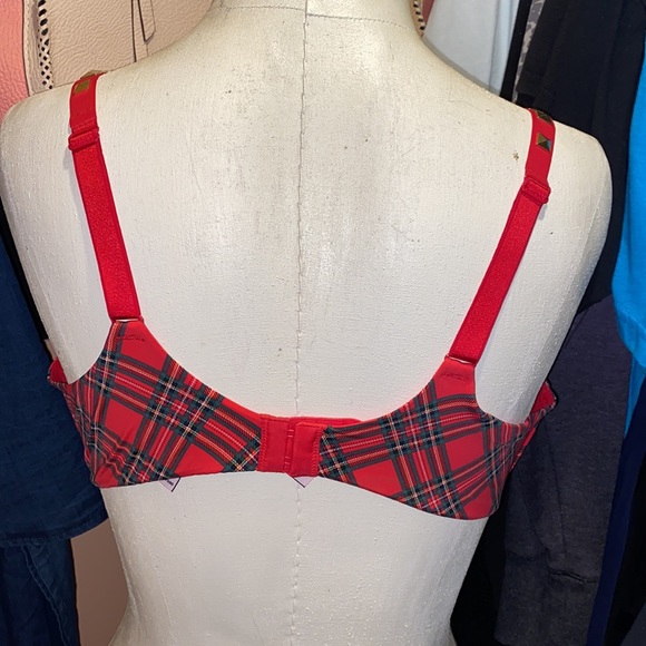 Victoria Secret Wireless Bra - Picture 4 of 12